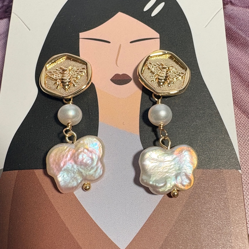 Elegant Gold and freshwater Pearl Drop Earrings